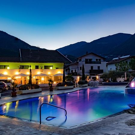 Schlosshof Charme Resort - Hotel & Camping ラナ エクステリア 写真