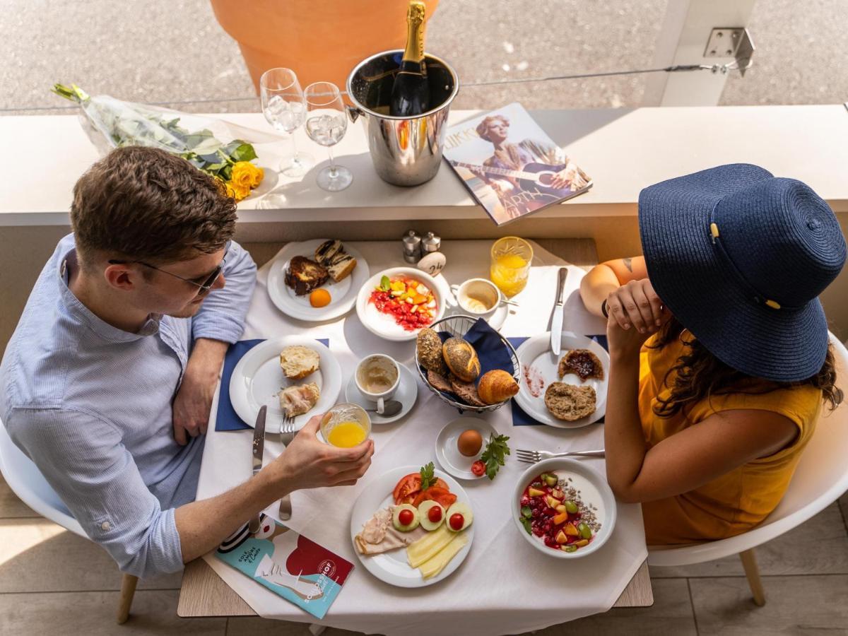 Schlosshof Charme Resort - Hotel & Camping ラナ エクステリア 写真