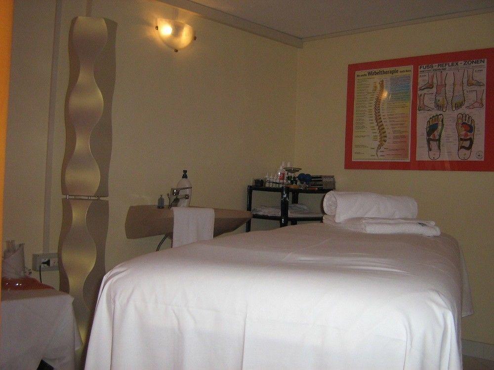 Schlosshof Charme Resort - Hotel & Camping ラナ エクステリア 写真