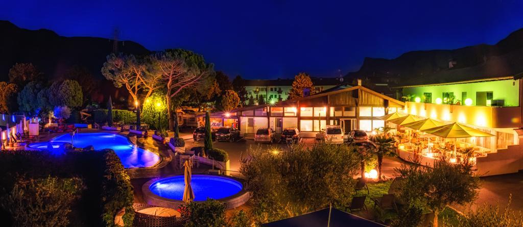 Schlosshof Charme Resort - Hotel & Camping ラナ エクステリア 写真