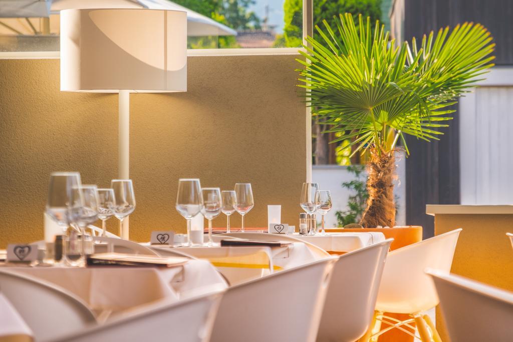 Schlosshof Charme Resort - Hotel & Camping ラナ エクステリア 写真