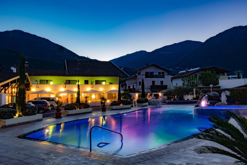 Schlosshof Charme Resort - Hotel & Camping ラナ エクステリア 写真