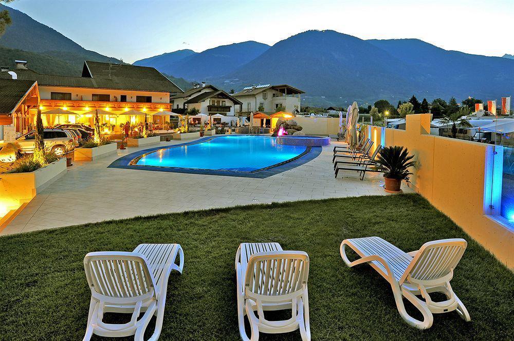 Schlosshof Charme Resort - Hotel & Camping ラナ エクステリア 写真
