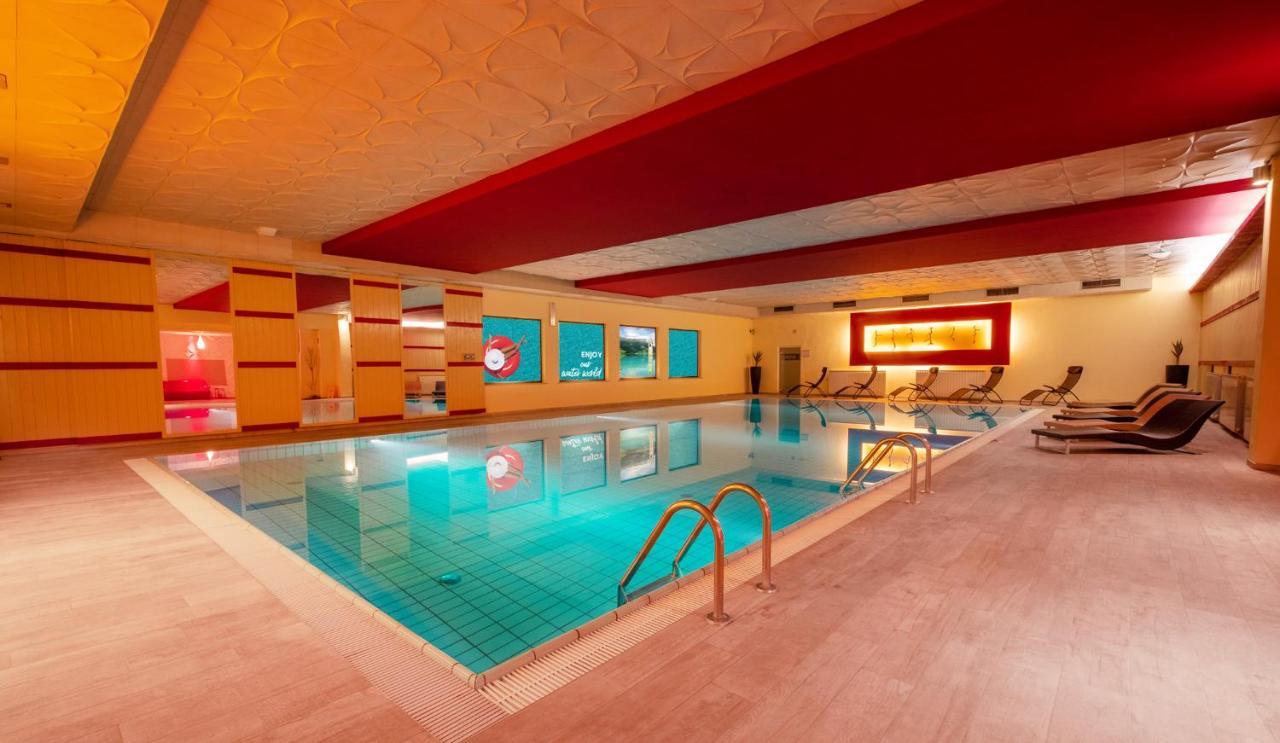Schlosshof Charme Resort - Hotel & Camping ラナ エクステリア 写真